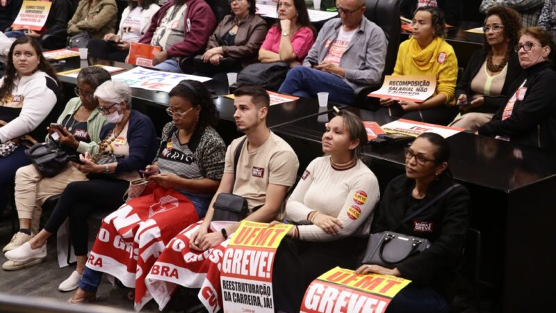 Assembleia Legislativa reúne trabalhadores e estudantes para discutir o ensino público federal
