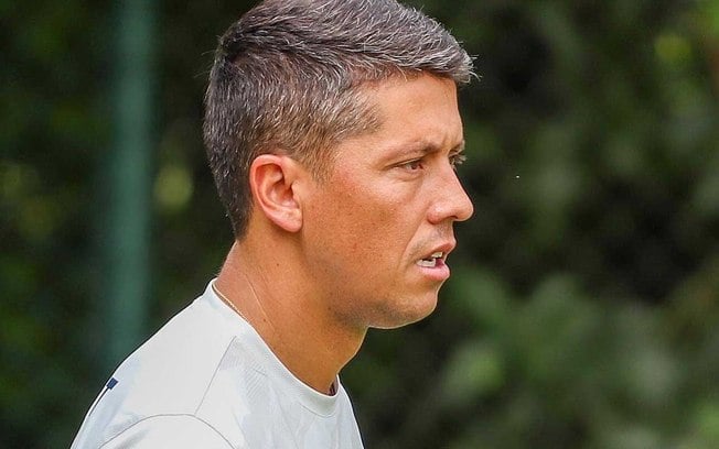 Vitória demite Léo Condé e se aproxima de Carpini, ex-São Paulo Vitória demite Léo Condé e se aproxima de Carpini, ex-São Paulo