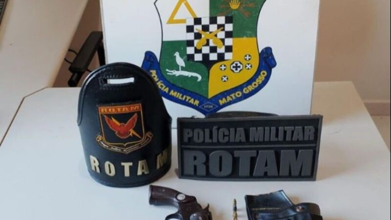 Mulher é presa pela Polícia Militar por ameaça e porte ilegal de arma em Colniza