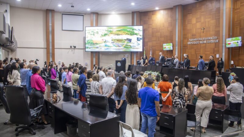 Profissionais da dança são homenageados em sessão especial na ALMT