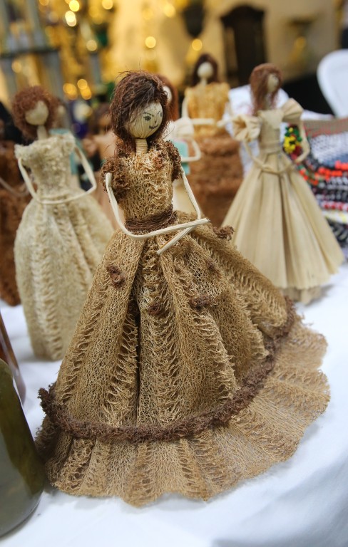 Feira de artesanato reúne expositoras do Conselho estadual dos Direito da Mulher Feira de artesanato reúne expositoras do Conselho estadual dos Direito da Mulher