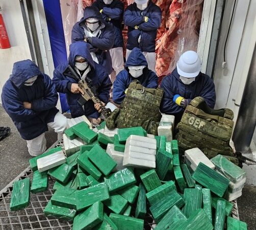 Gefron apreende 159 tabletes de cloridrato de cocaína em caminhão frigorífico