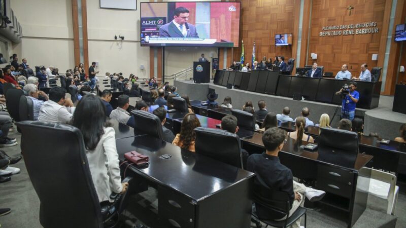 ALMT faz entrega de títulos de cidadão mato-grossense e moções de aplausos a jornalistas