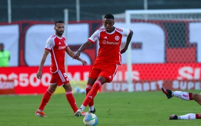Porto inicia conversas para tentar contratar Robert Renan, do Inter