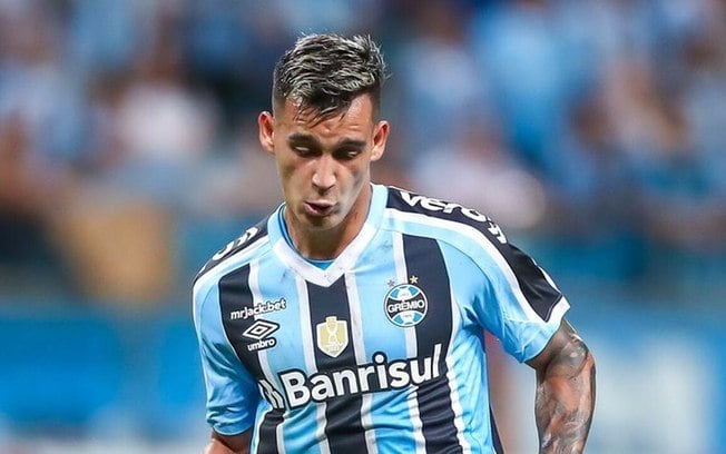 Esposa de Cristaldo expõe que jogador do Grêmio entrou em campo no sacrifício Esposa de Cristaldo expõe que jogador do Grêmio entrou em campo no sacrifício