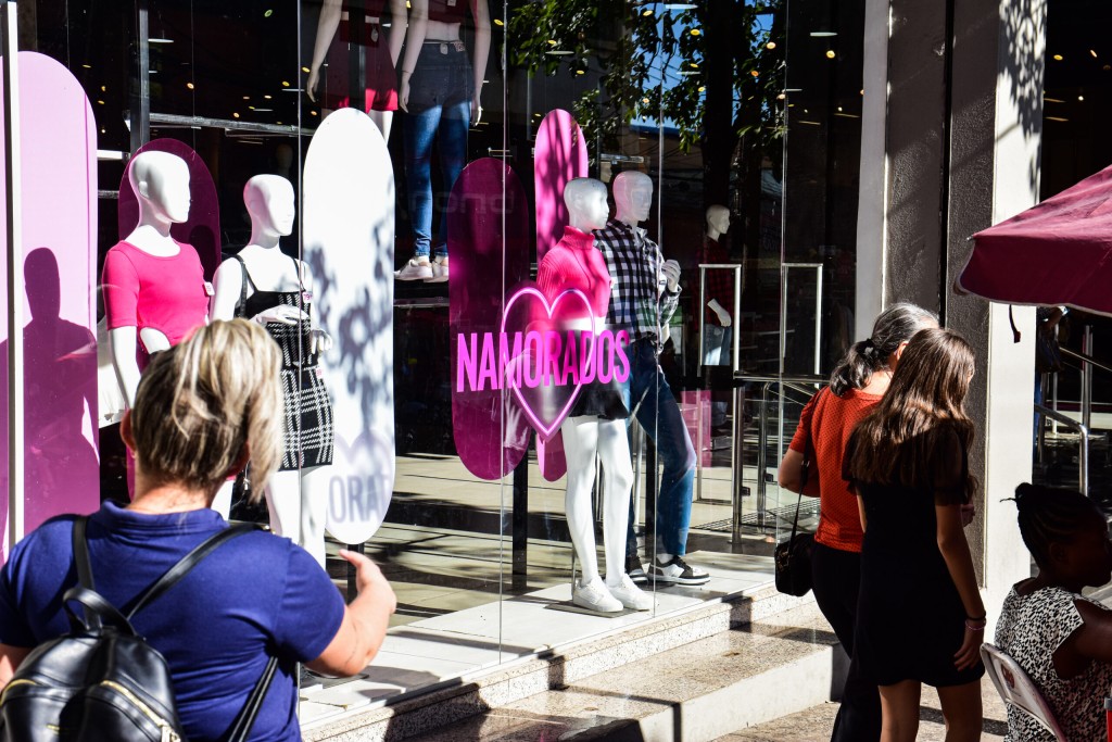 Consumidores devem redobrar cuidados com promoções do Dia dos Namorados Consumidores devem redobrar cuidados com promoções do Dia dos Namorados