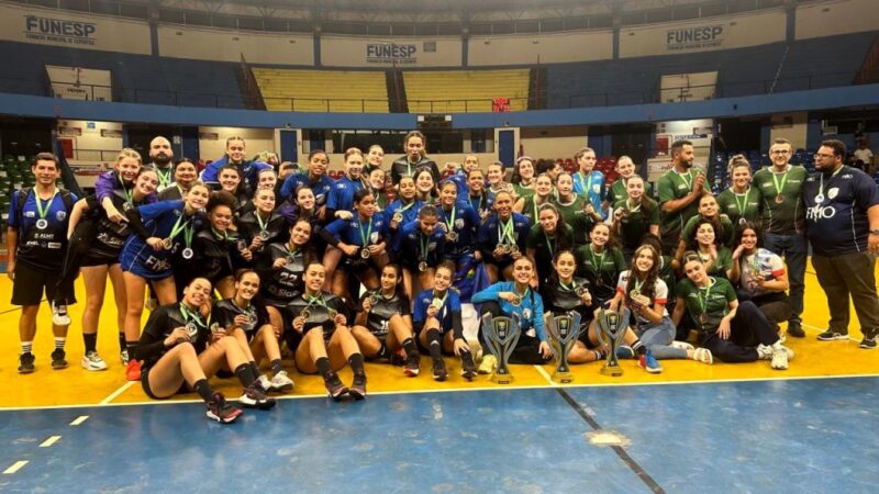 Com 18 bolsistas do Governo, seleções mato-grossenses de handebol conquistam títulos de vice-campeãs