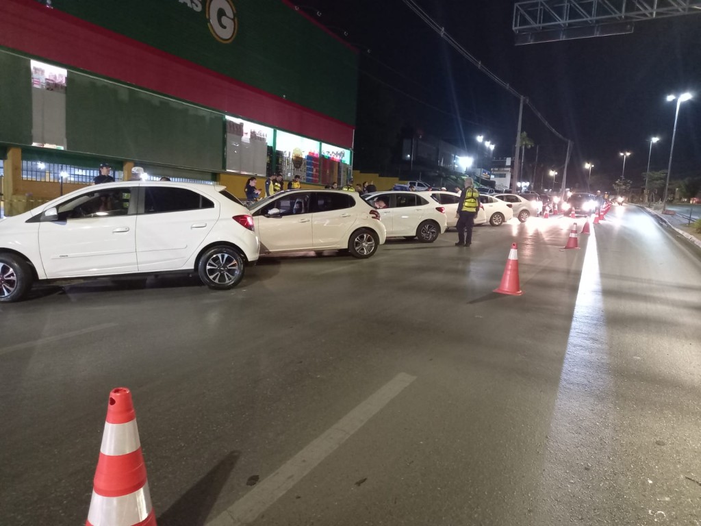 Agentes de segurança prendem 13 motoristas alcoolizados na madrugada deste domingo (16) Agentes de segurança prendem 13 motoristas alcoolizados na madrugada deste domingo (16)