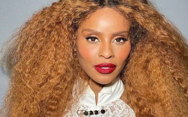 Aline Wirley sofreu preconceito ao adotar devido a sexualidade
