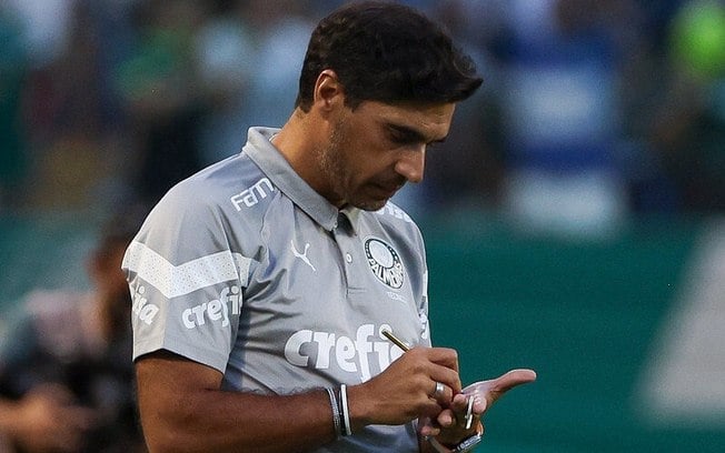 Abel terá três opções para ausência de Estêvão no Palmeiras: veja quem pode jogar
