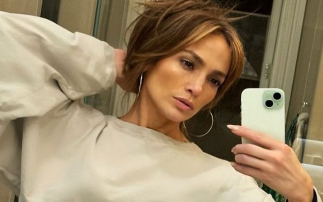 Jennifer Lopez realiza festa temática da série ‘Bridgerton’