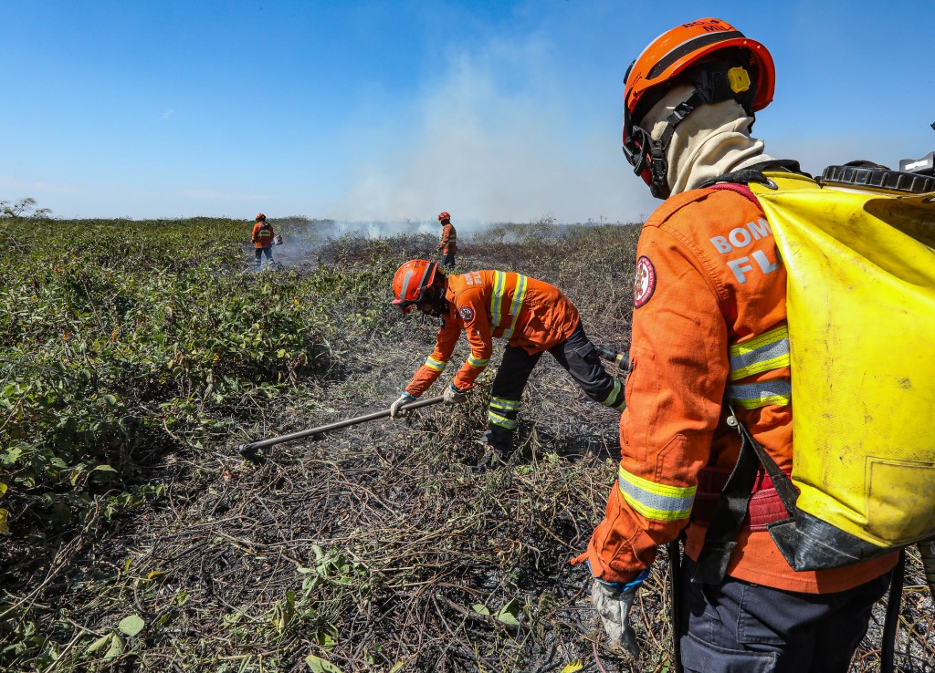 Corpo de Bombeiros segue combatendo incêndio no Pantanal nesta quarta-feira (17) Corpo de Bombeiros segue combatendo incêndio no Pantanal nesta quarta-feira (17)