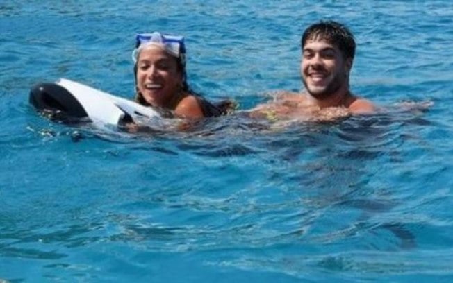 Álvaro expõe a verdade sobre como é passar férias com Anitta