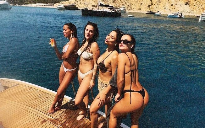 Anitta, Lexa e Bruna Griphao curtem dia de sol em Ibiza: ‘Super poderosas’