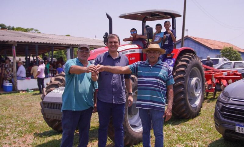Thiago Silva viabiliza mais de R$ 10 milhões e fortalece o trabalho dos agricultores familiares Thiago Silva viabiliza mais de R$ 10 milhões e fortalece o trabalho dos agricultores familiares