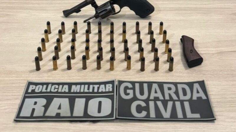 Suspeito de vender armas para facção é preso pela PM; revólver e 50 munições são apreendidas