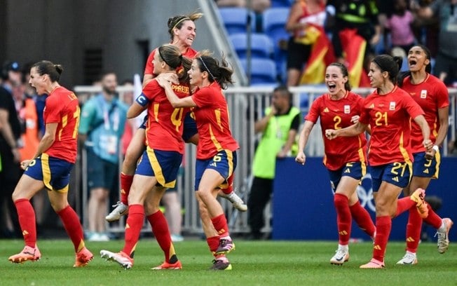 Espanha bate Colômbia nos pênaltis e vai à semifinal no futebol feminino dos Jogos
