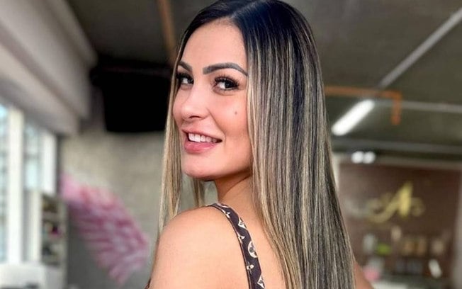 Andressa Urach mostra bifurcação da língua após uma semana e detalha recuperação; assista