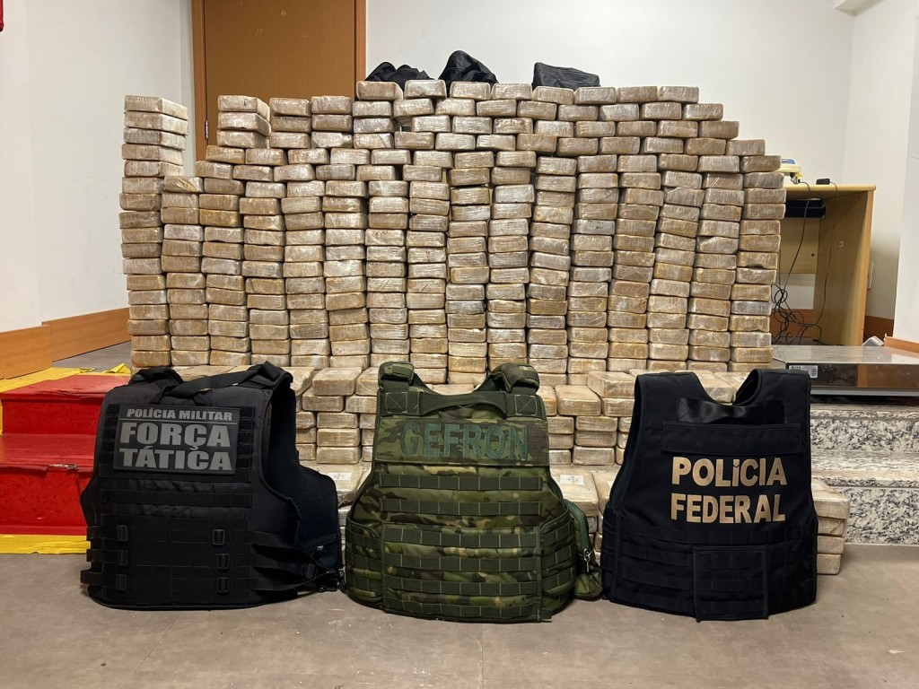 Forças de segurança apreendem 814 quilos de entorpecentes e causam prejuízo de R$ 14 milhões ao crime Forças de segurança apreendem 814 quilos de entorpecentes e causam prejuízo de R$ 14 milhões ao crime