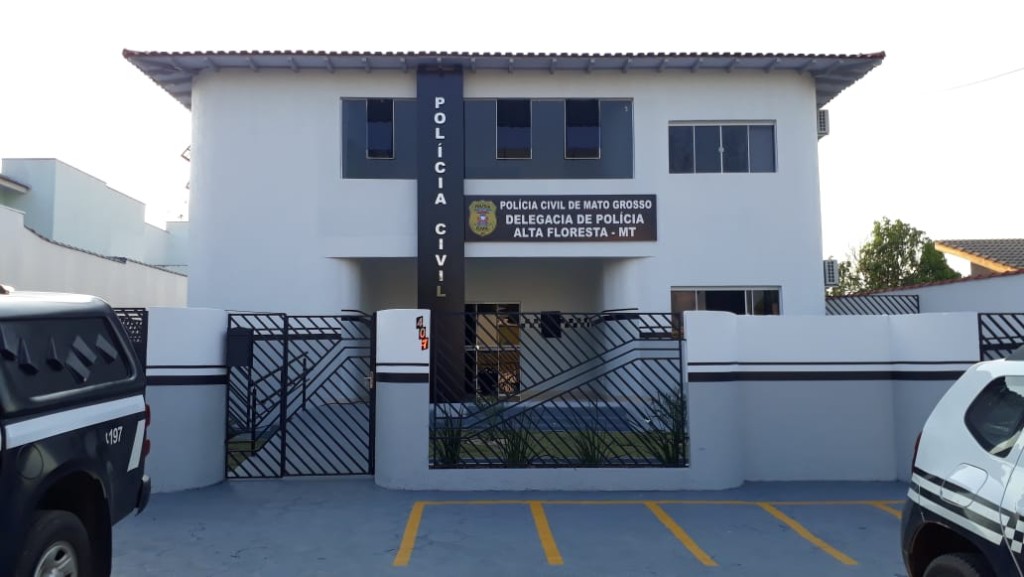 Polícia Civil prende dupla envolvida em homicídio de jovem em tabacaria no norte de MT Polícia Civil prende dupla envolvida em homicídio de jovem em tabacaria no norte de MT