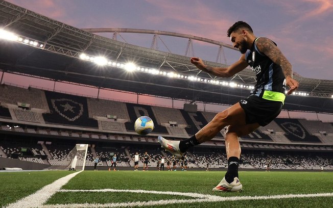 Com mudanças na escalação, Botafogo recebe o São Paulo pela Libertadores da América Com mudanças na escalação, Botafogo recebe o São Paulo pela Libertadores da América
