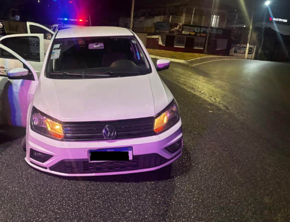PM prende dupla, apreende arma de fogo e recupera veículo roubado em Várzea Grande PM prende dupla, apreende arma de fogo e recupera veículo roubado em Várzea Grande