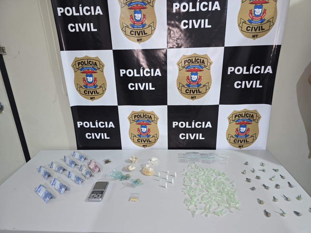 Dupla de jovens traficantes é presa em flagrante pela Polícia Civil Dupla de jovens traficantes é presa em flagrante pela Polícia Civil