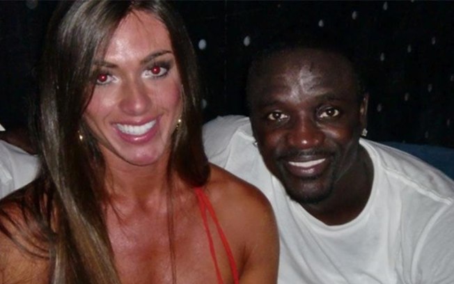 Akon, dono do hit ‘Lonely’, relembra affair com Nicole Bahls: ‘Tento manter na discrição’