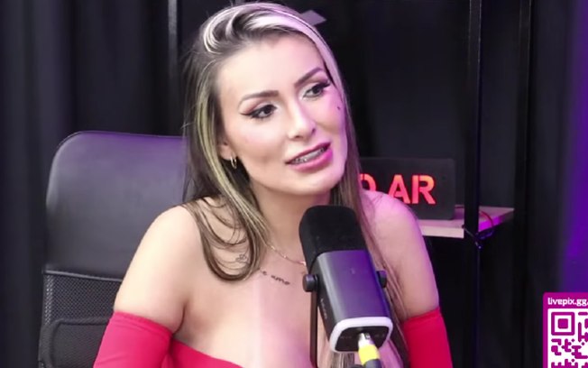 Andressa Urach afirma que retirou costela por não concordar com a bíblia: ‘Achei ridículo’