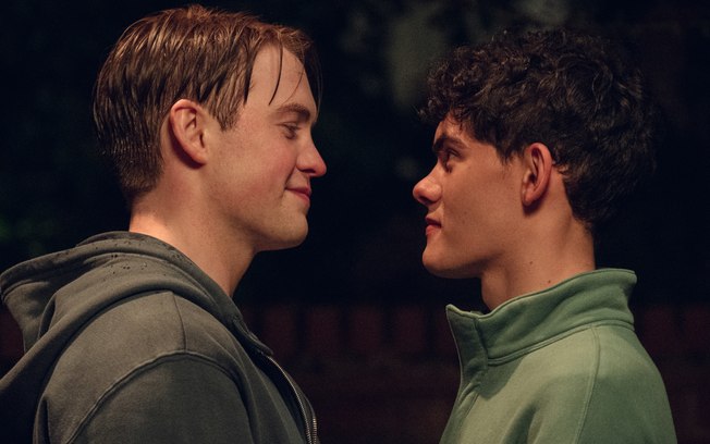 Heartstopper mostra importância de aprender a ajudar alguém em sofrimento