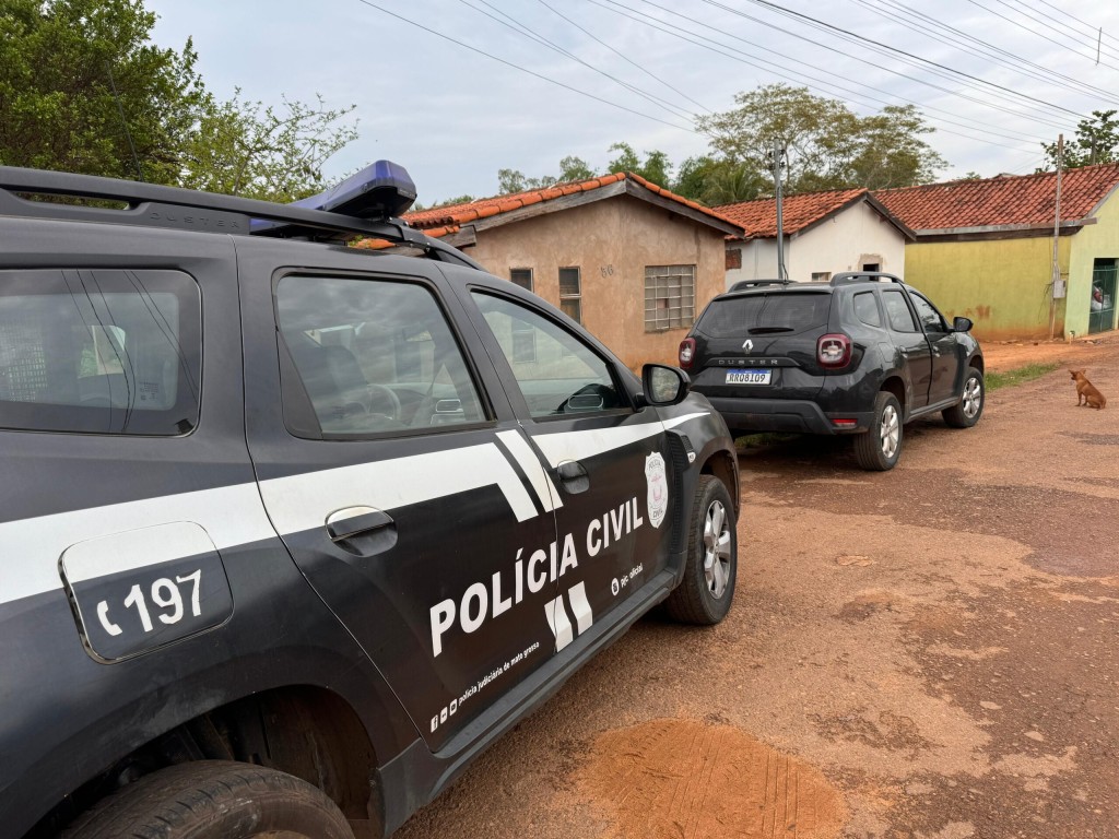 Polícia Civil prende autores de roubo de cargas que faziam motoristas reféns no Estado Polícia Civil prende autores de roubo de cargas que faziam motoristas reféns no Estado