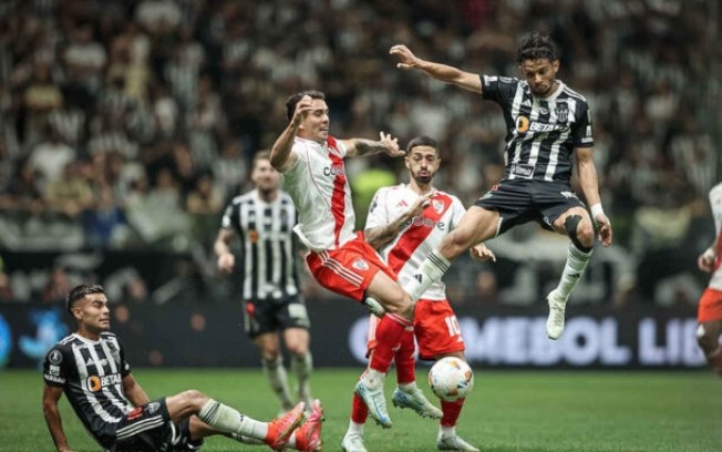 Libertadores: diferença salarial entre brasileiros e argentinos vai de 0,6% para 53% em quatro anos Libertadores: diferença salarial entre brasileiros e argentinos vai de 0,6% para 53% em quatro anos