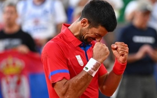 Djokovic dá surra em fã e vai às oitavas em Xangai