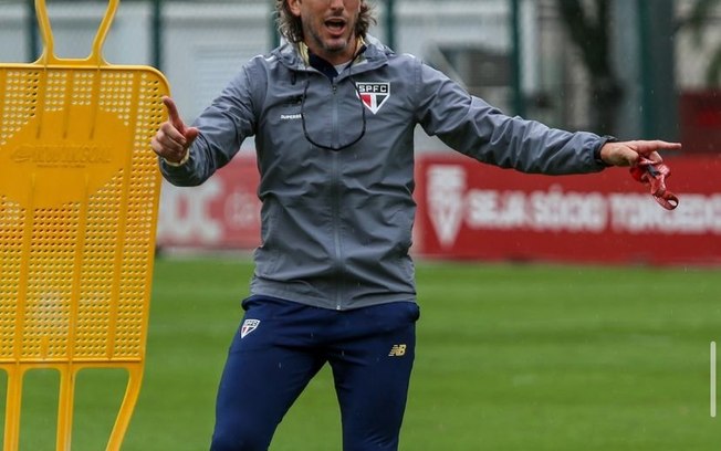 ‘Acho que o empate foi merecido’ diz Zubeldía após empate dramático