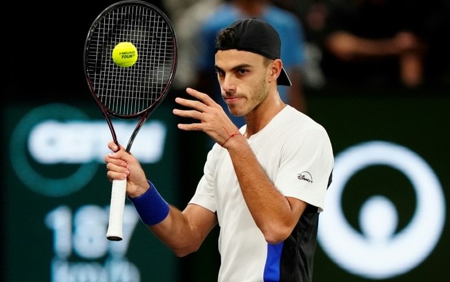 Alcaraz vence Jarry e avança no Masters 1000 de Paris
