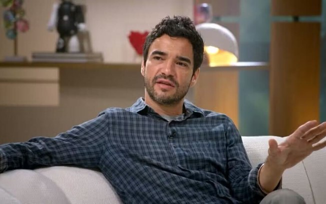 Caio Blat chora ao falar sobre término de casamento
