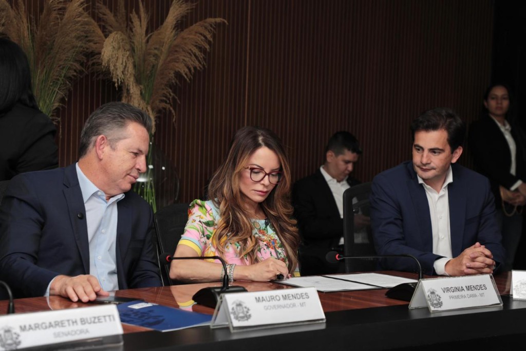 Primeira-dama de MT agradece união de esforços ao Ser Família Habitação em assinatura Primeira-dama de MT agradece união de esforços ao Ser Família Habitação em assinatura