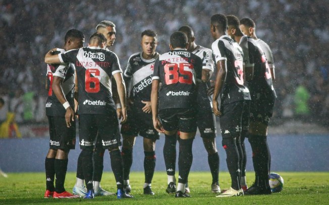 Vasco volta a ganhar no Brasileirão e Coutinho garante primeira vitória após seu retorno