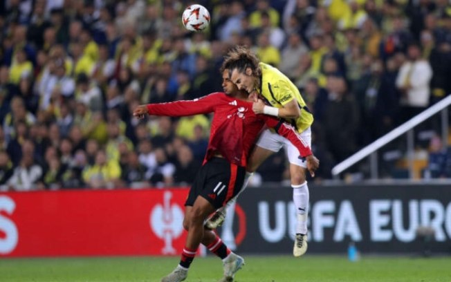 Manchester United empata com Fenerbahçe e iguala sua pior sequência em competições europeias