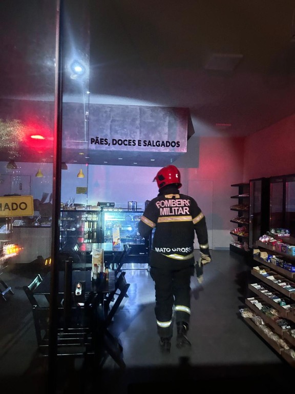 Bombeiros contêm vazamento de gás GLP em Panificadora em Primavera do Leste Bombeiros contêm vazamento de gás GLP em Panificadora em Primavera do Leste