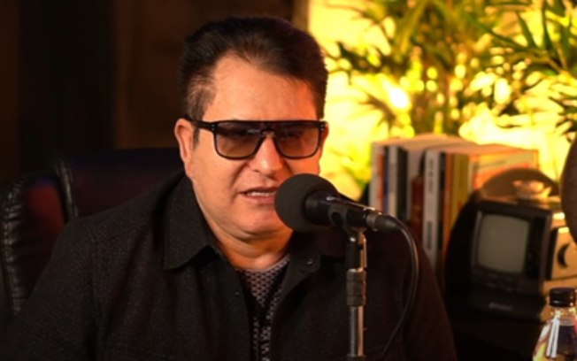 Marrone esclarece uso de óculos e comenta sobre cirurgias plásticas: ”Nunca mais”