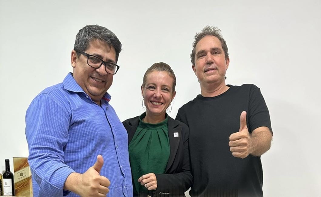 Flávia Moretti e Tião da Zaeli recebem apoio do presidente nacional e estadual do PL Flávia Moretti e Tião da Zaeli recebem apoio do presidente nacional e estadual do PL
