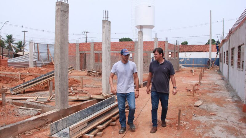 Deputado Thiago viabiliza recurso e fiscaliza construção da Escola Carlos Pereira Barbosa