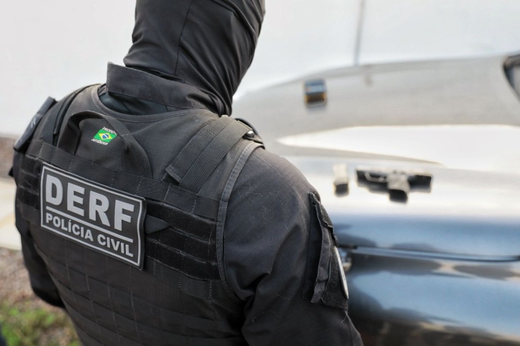 Operação Codinome Fantasma prende 66 pessoas e apreende armas, drogas e dinheiro em cinco cidades de MT Operação Codinome Fantasma prende 66 pessoas e apreende armas, drogas e dinheiro em cinco cidades de MT