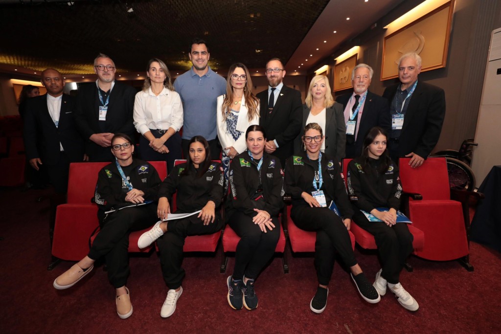 Primeira-dama de MT destaca papel do esporte na inclusão e defesa das mulheres durante 1º encontro internacional de mulheres do Jiu-jitsu Primeira-dama de MT destaca papel do esporte na inclusão e defesa das mulheres durante 1º encontro internacional de mulheres do Jiu-jitsu