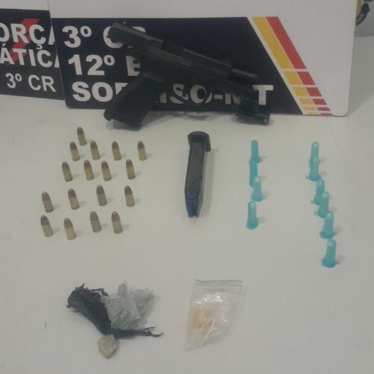 Polícia Militar conduz quatro pessoas por tráfico de drogas e apreende arma de fogo em residência Polícia Militar conduz quatro pessoas por tráfico de drogas e apreende arma de fogo em residência