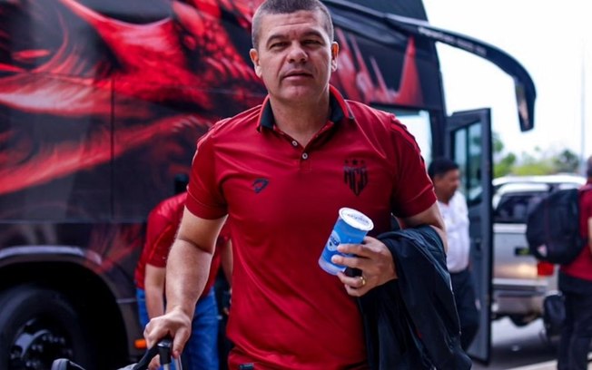 Umberto Louzer encherga comprometimento do elenco e garante um ataque “ousado” contra o Grêmio