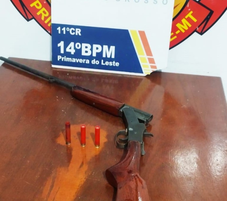 Mulher é presa em flagrante pela PM suspeita de atirar contra casa de nora Mulher é presa em flagrante pela PM suspeita de atirar contra casa de nora