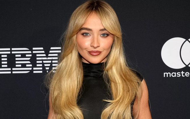 Sabrina Carpenter troca letra de música para nome de Barry Keoghan em show