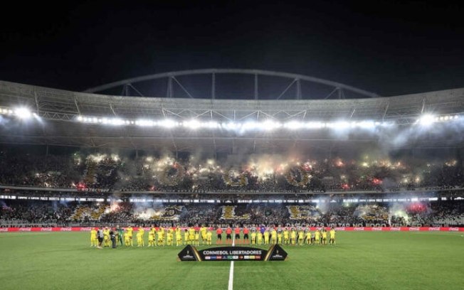 Confira como foi a festa da torcida do Botafogo antes do duelo contra o Peñarol Confira como foi a festa da torcida do Botafogo antes do duelo contra o Peñarol